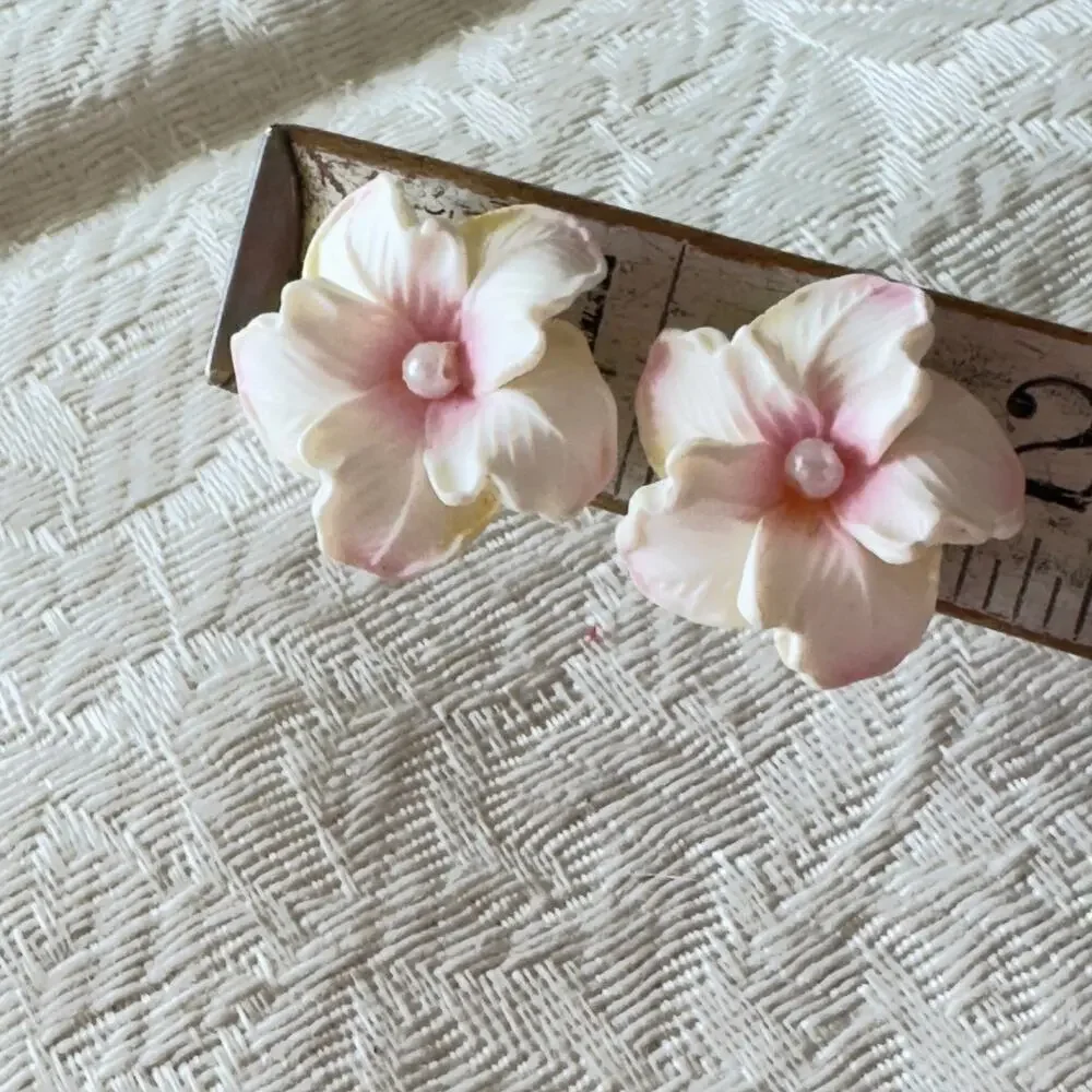 Vintage 1960’s Flower Earrings Hawaiian Tiki Pink Clip Ons with Pearl Center